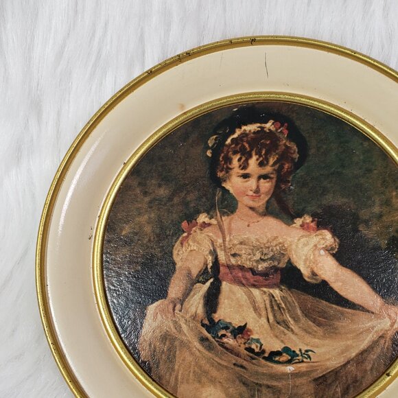 Vintage Mid-Century Guildcraft Round Metal Tin 'Miss Murray' Victorian Girl Wall - Picture 5 of 7